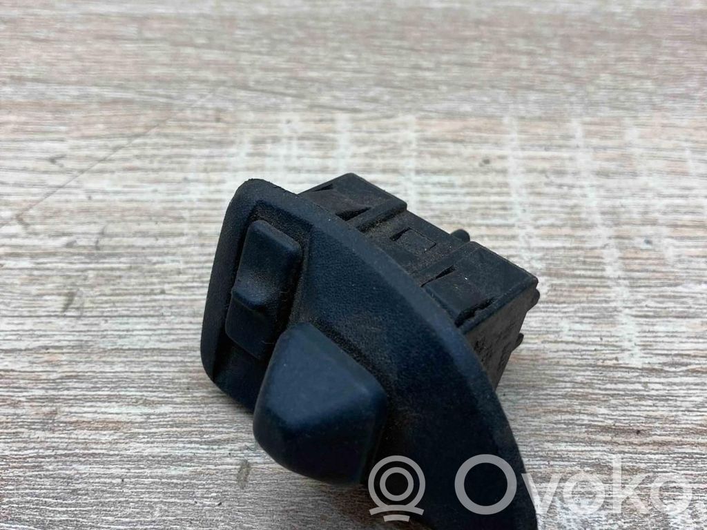 Wing mirror switch   1387287