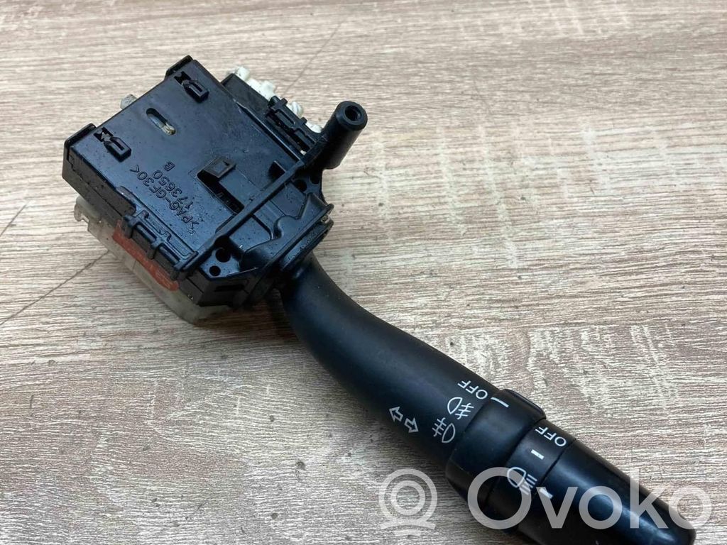 Toyota Avensis T250 Leva indicatori