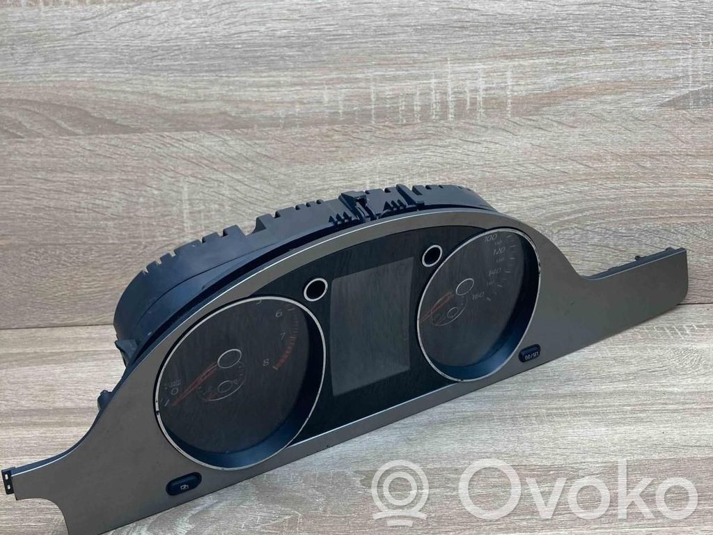 Volkswagen PASSAT B7 Speedometer (instrument cluster) 