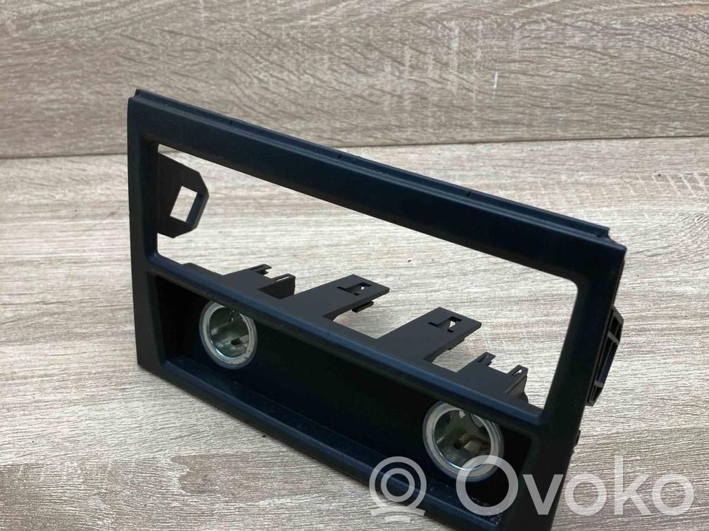 BMW 7 F01 F02 F03 F04 Priză 12 V (spate) 