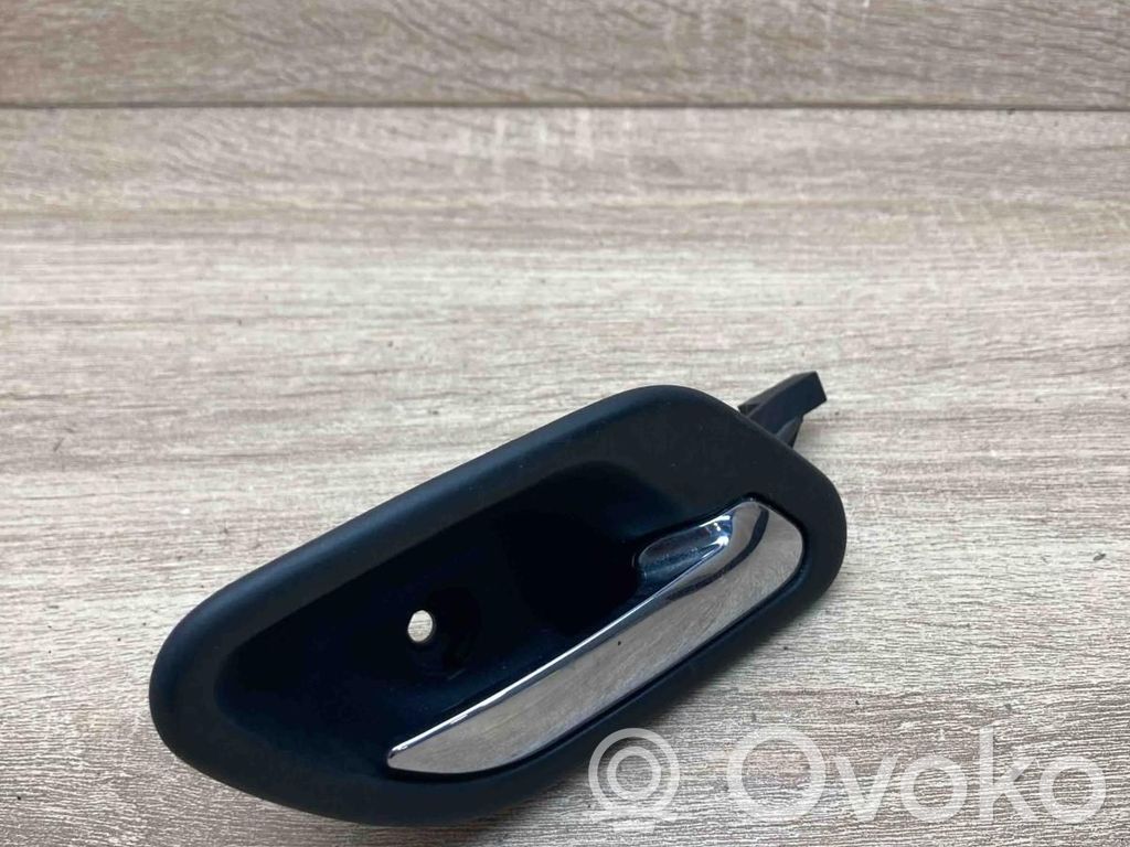 Manecilla interna puerta delantera   8226050