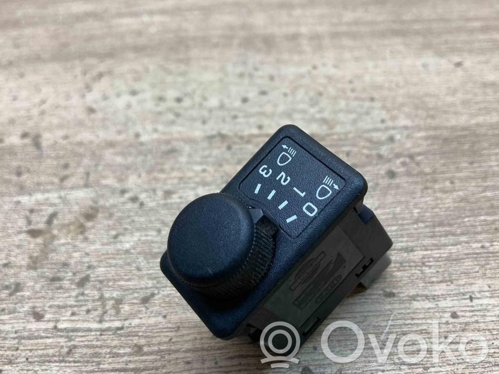 Nissan Almera Tino Przycisk / Pokrętło regulacji świateł 