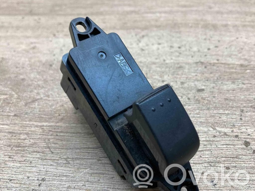 Interruptor del elevalunas eléctrico   CC3366370A,5263T5