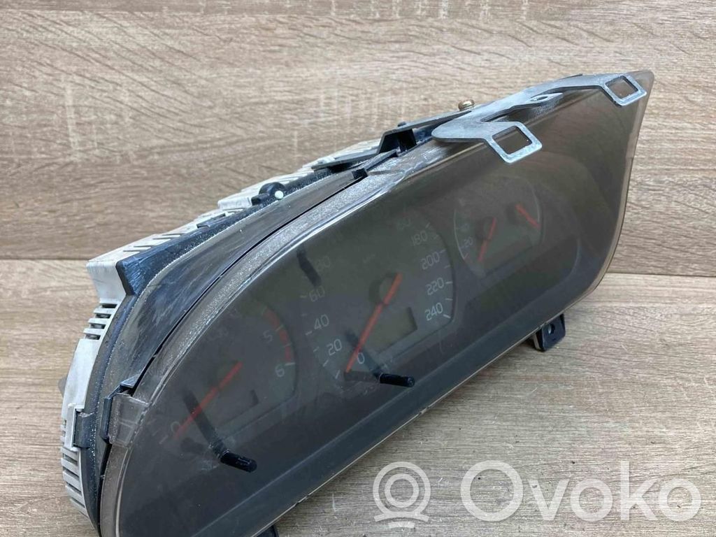 Volvo S40, V40 Spidometrs (instrumentu panelī) 