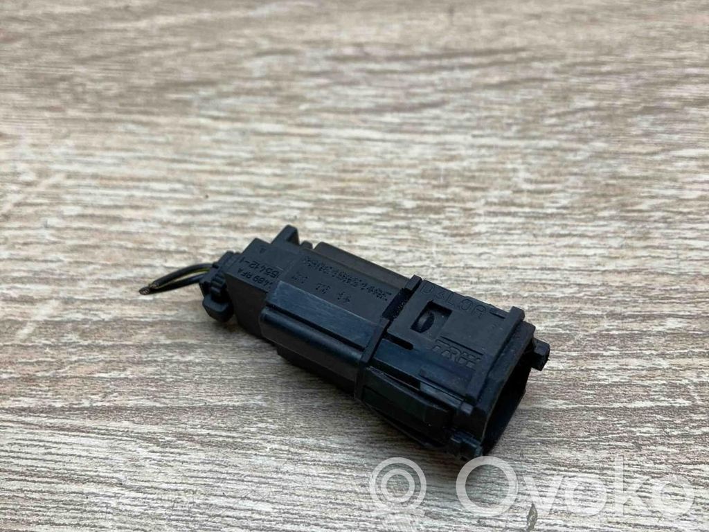 Ford Focus Tailgate/trunk/boot open switch 
