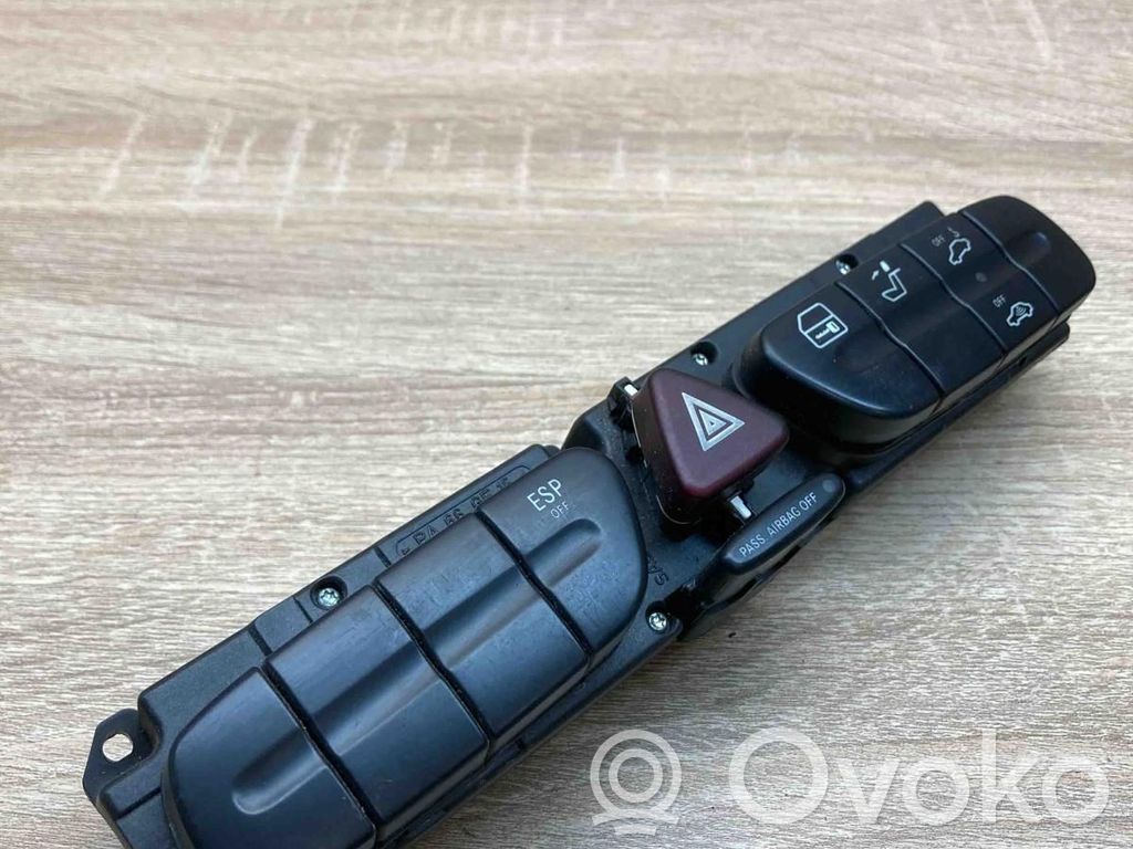 Mercedes-Benz CLK A209 C209 Botón interruptor de luz de peligro 