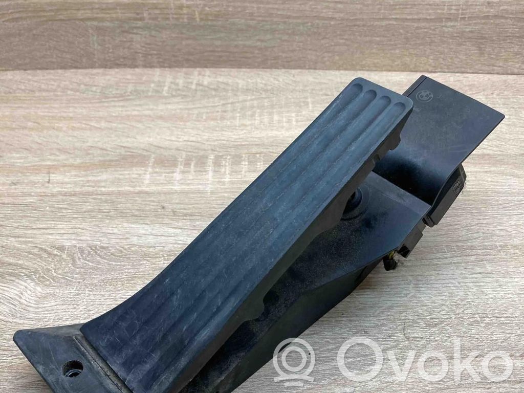 Pedal del acelerador   6772645