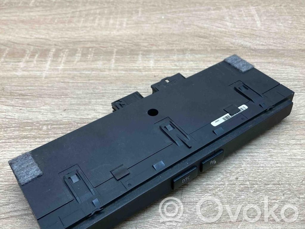BMW 5 E60 E61 Przycisk / Włącznik czujnika parkowania PDC 