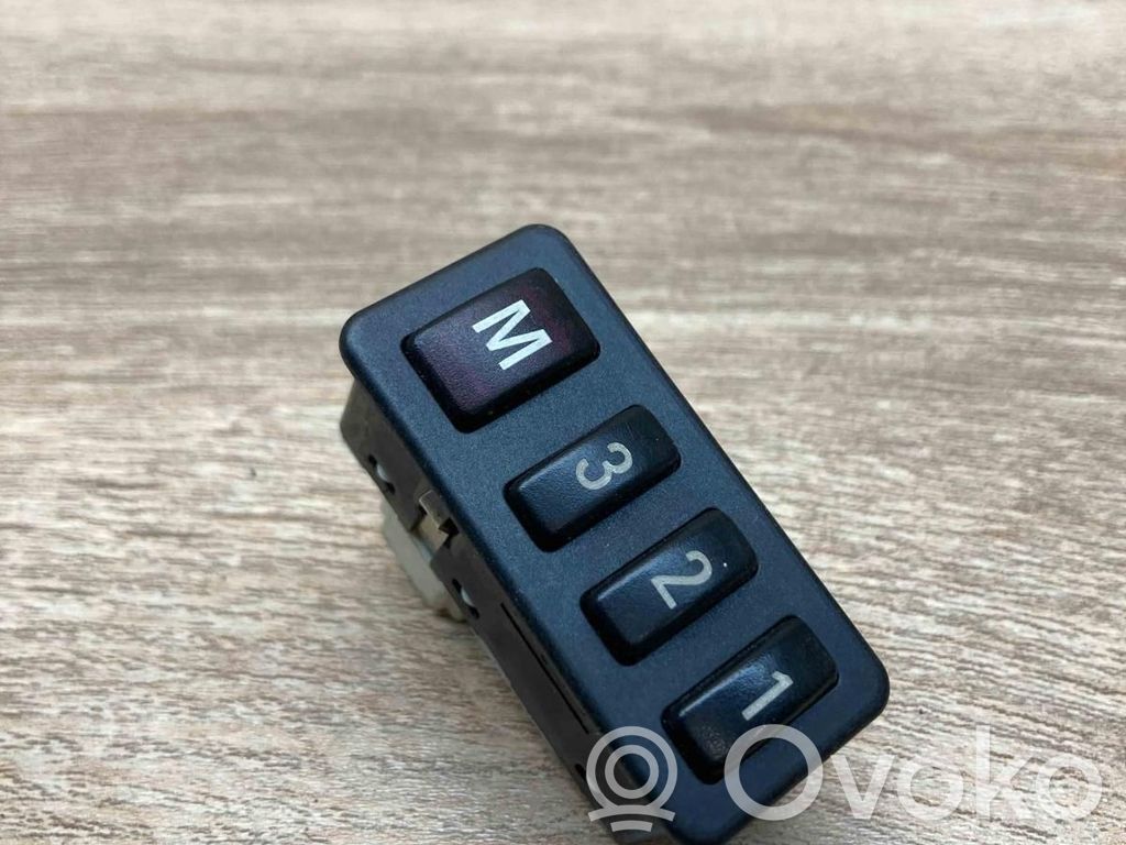 Seat memory switch   8352160