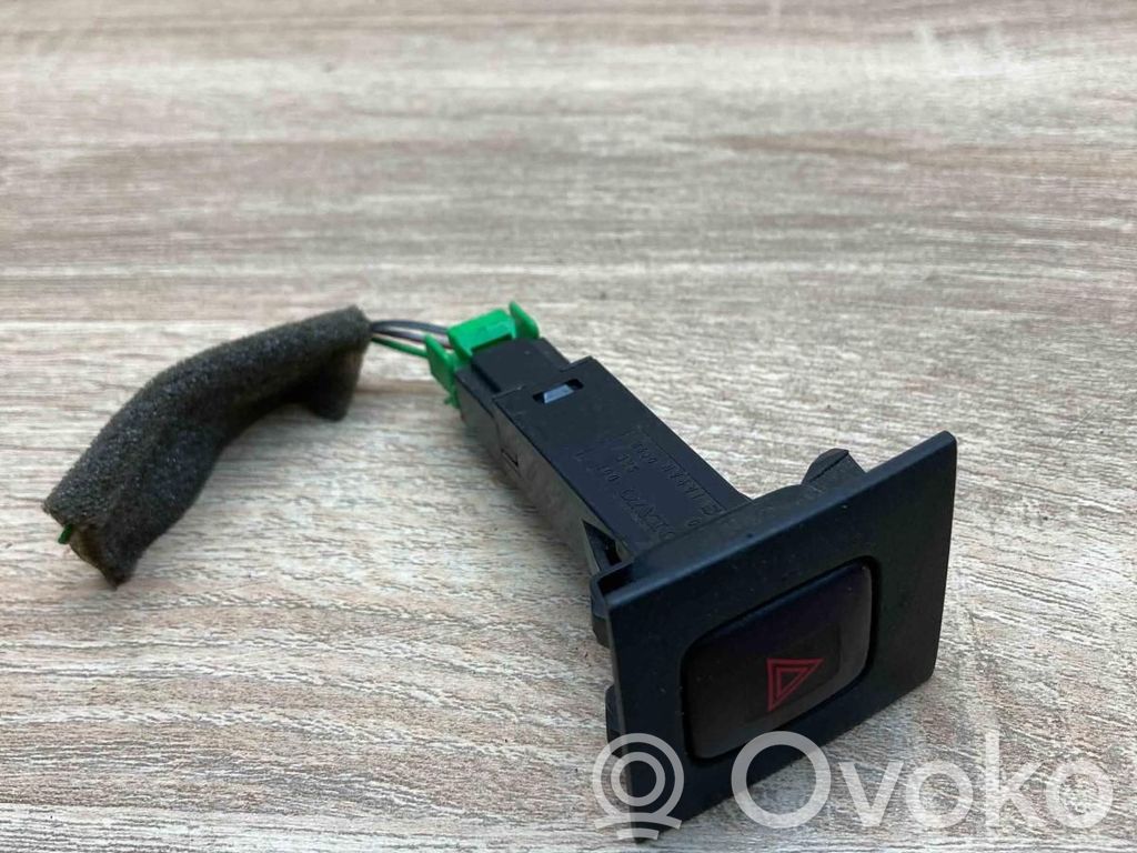 Comutator lumini pericol   30710106,09W431,WITHPLUG