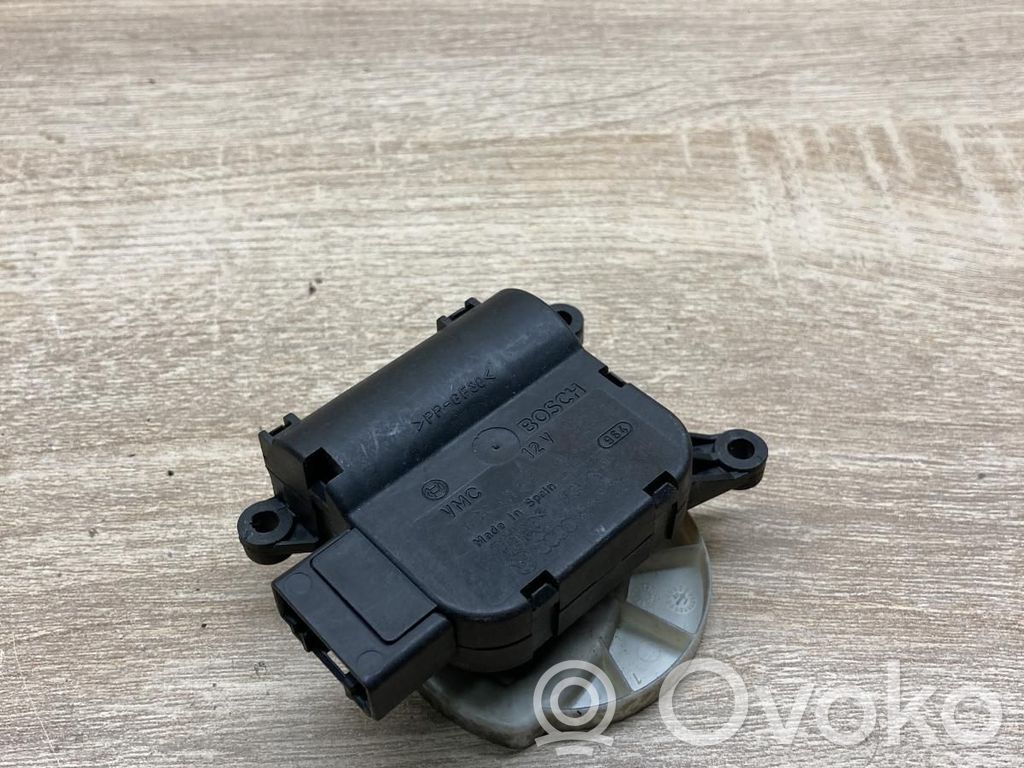 Audi A4 S4 B7 8E 8H Silniczek nagrzewnicy 