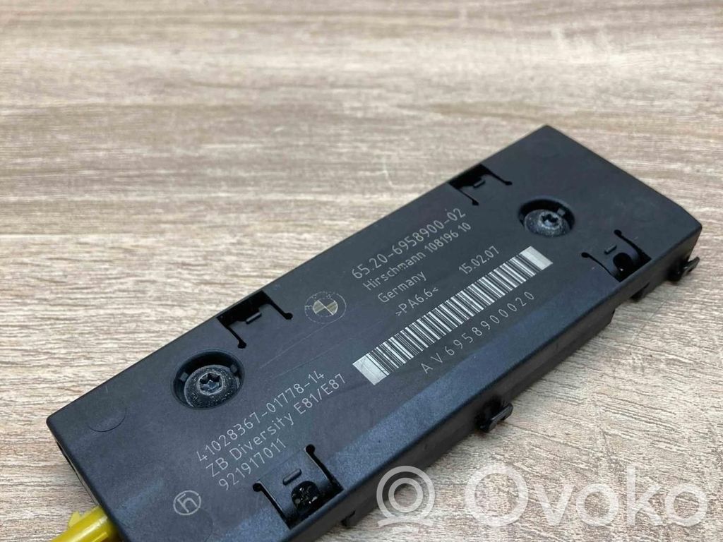BMW 1 E81 E87 Aerial antenna amplifier 