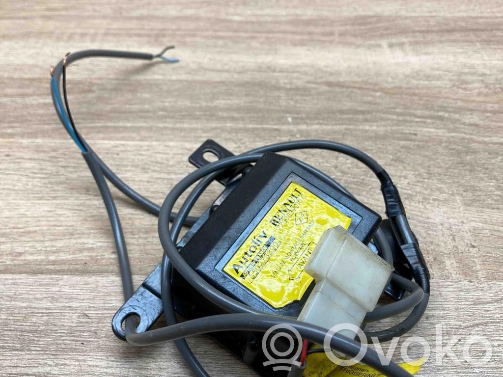 Renault Twingo I Airbag control unit/module 
