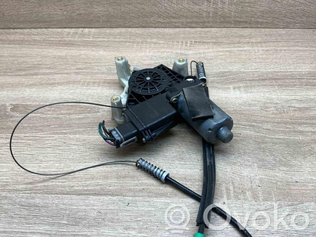 Silniczek podnoszenia szyby drzwi tylnych   105682104,113686301,WITHPLUG