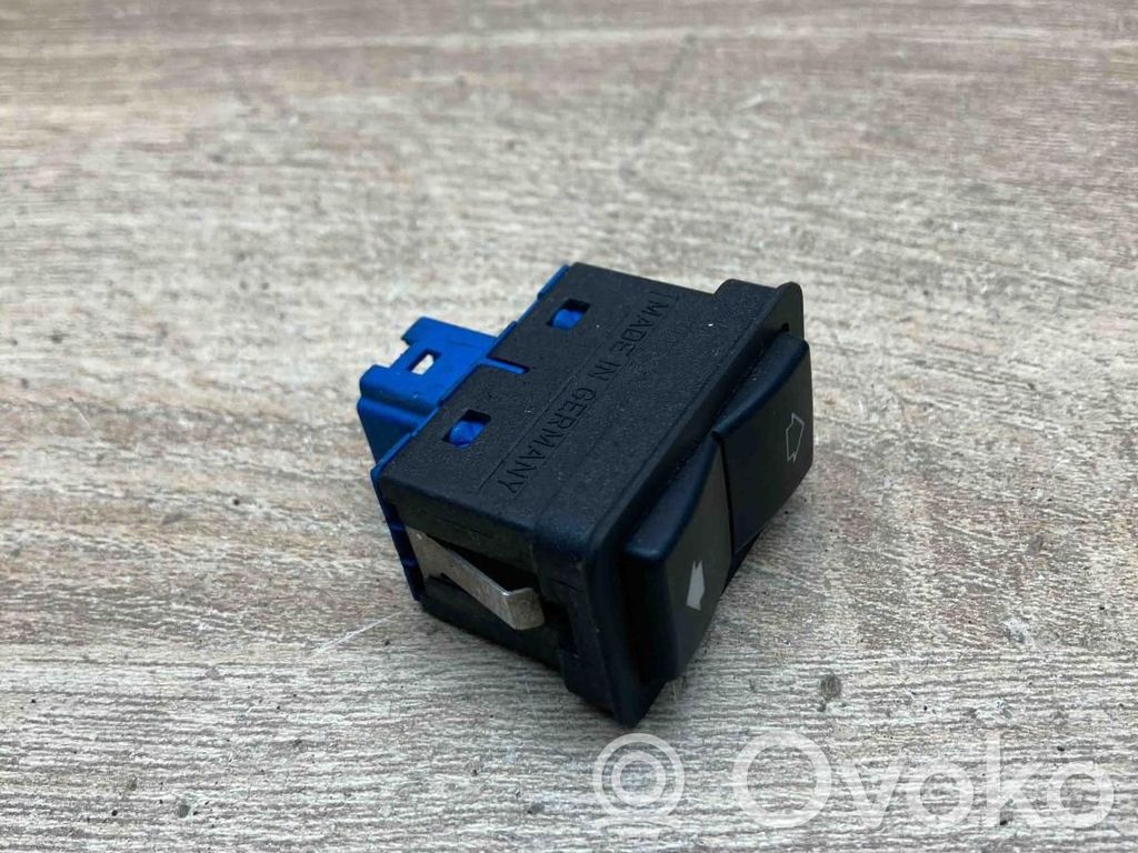Electric window control switch   8368932,USED