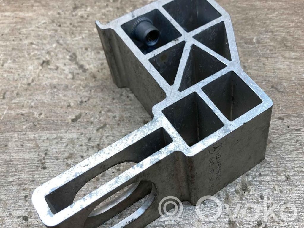 Mercedes-Benz E W213 Fixation de radiateur