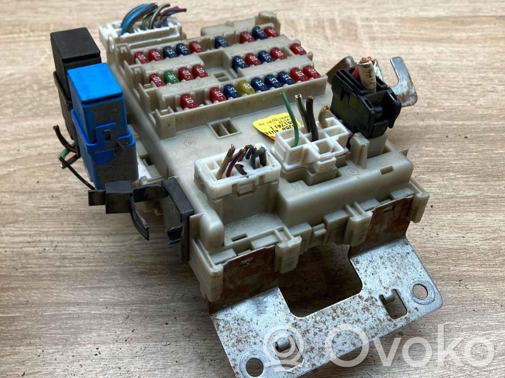 Nissan Almera Tino Ramka / Moduł bezpieczników 
