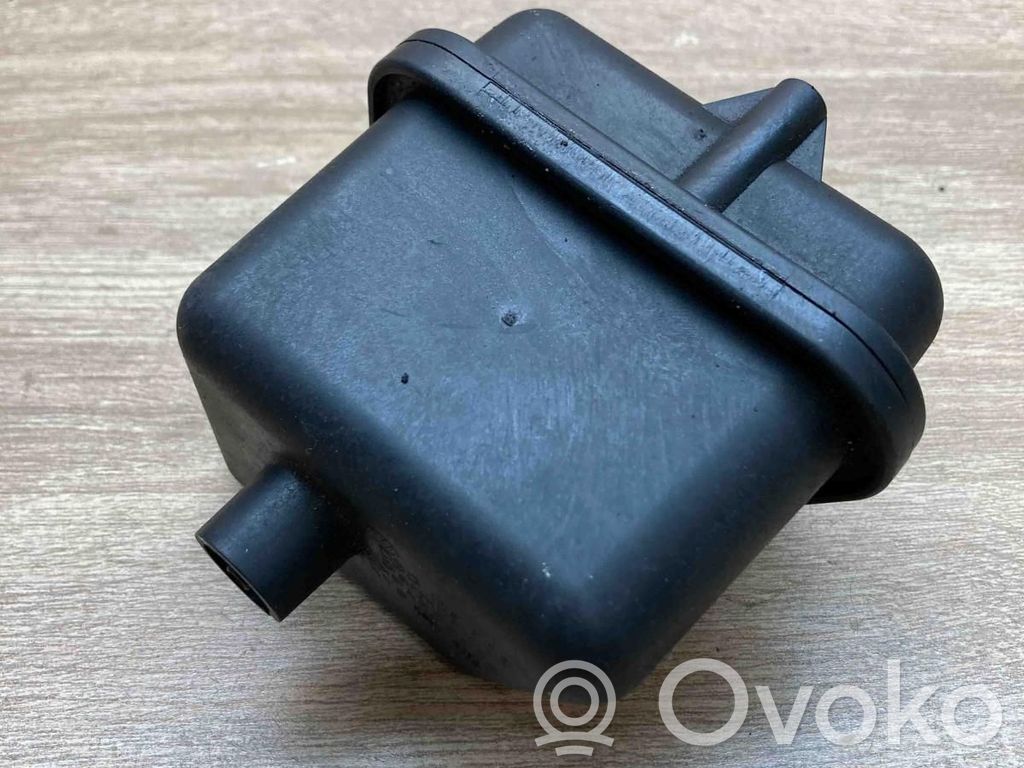 Volkswagen PASSAT B6 Réservoir d'air sous vide