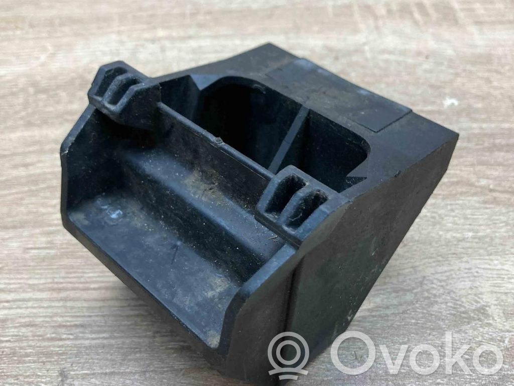 Fixation de radiateur   7542517,10808612