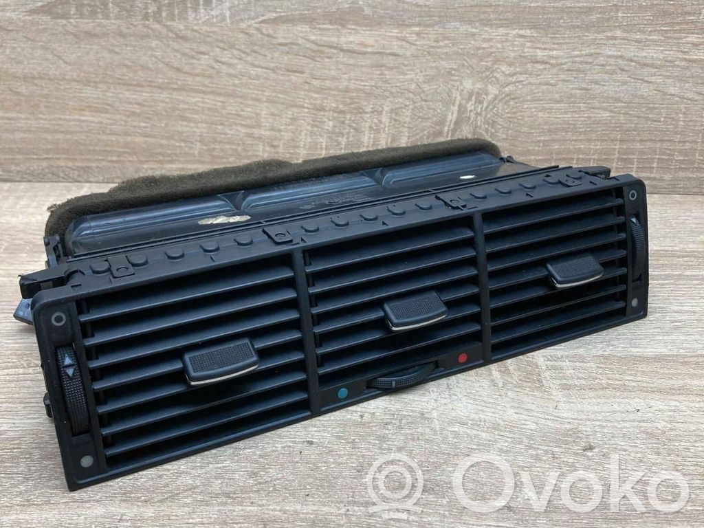 Audi A8 S8 D2 4D Dysze / Kratki środkowego nawiewu deski rozdzielczej 