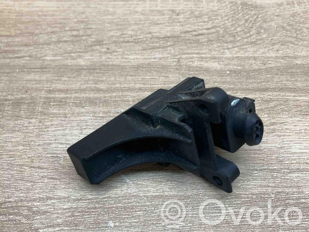 Pystyantennivahvistin   4B0919145A