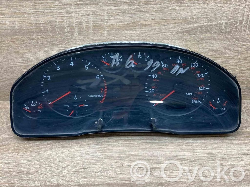 Audi A6 S6 C5 4B Tachimetro (quadro strumenti) 