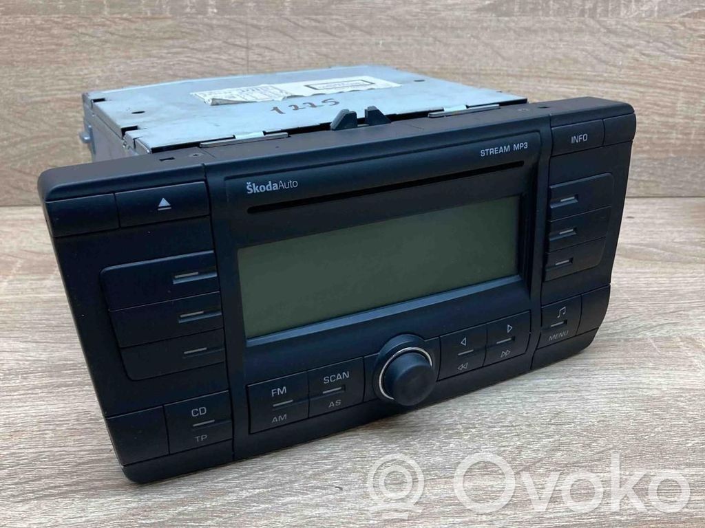 Skoda Octavia Mk2 (1Z) Radio / CD/DVD atskaņotājs / navigācija 