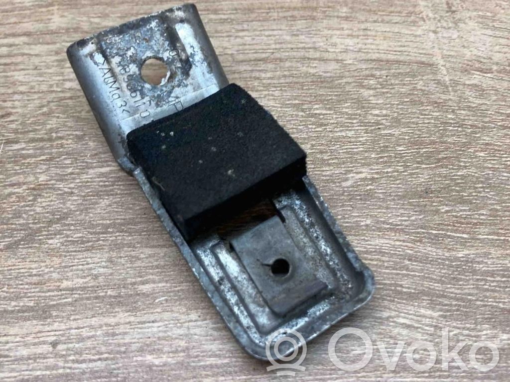 Front bumper mounting bracket   7896611