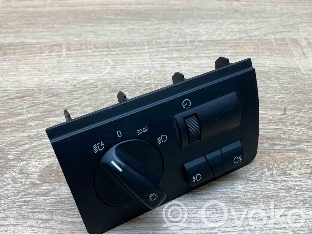 Light switch   6909775,037045061