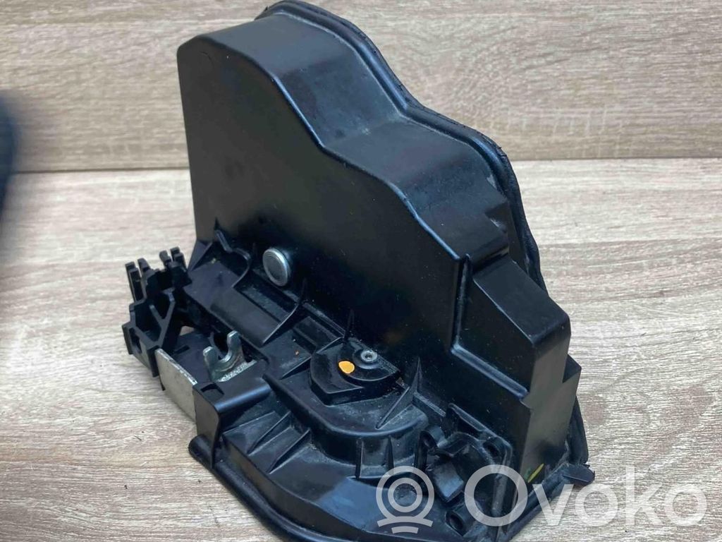 BMW 5 F10 F11 Galinių durų spyna 