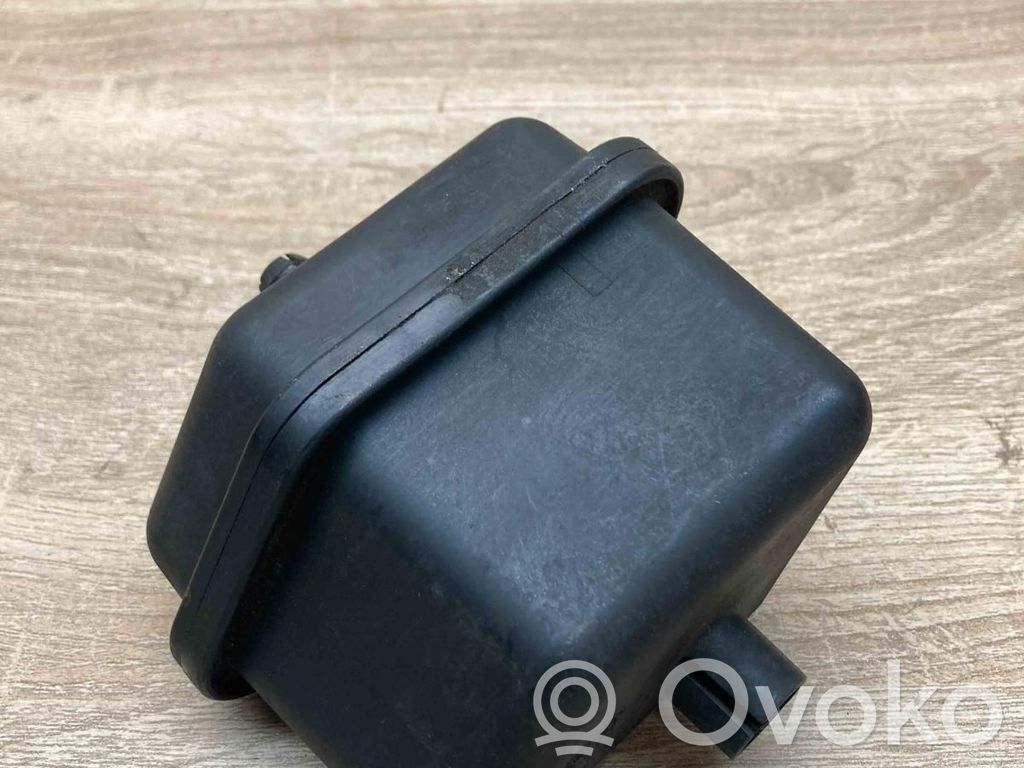 Volkswagen PASSAT B6 Serbatoio del vuoto