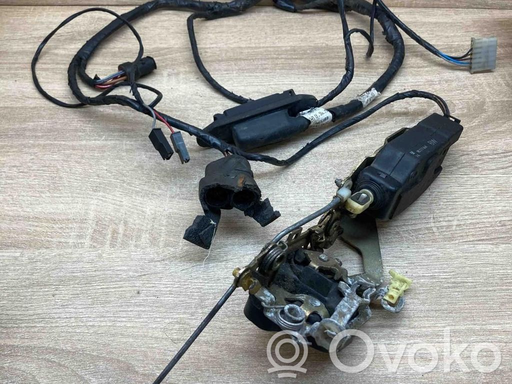 Opel Vectra A Front door lock 
