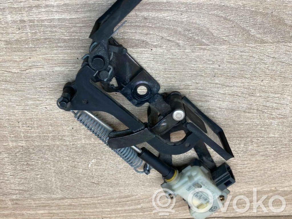 Volkswagen Phaeton Tailgate window lock/catch/latch 