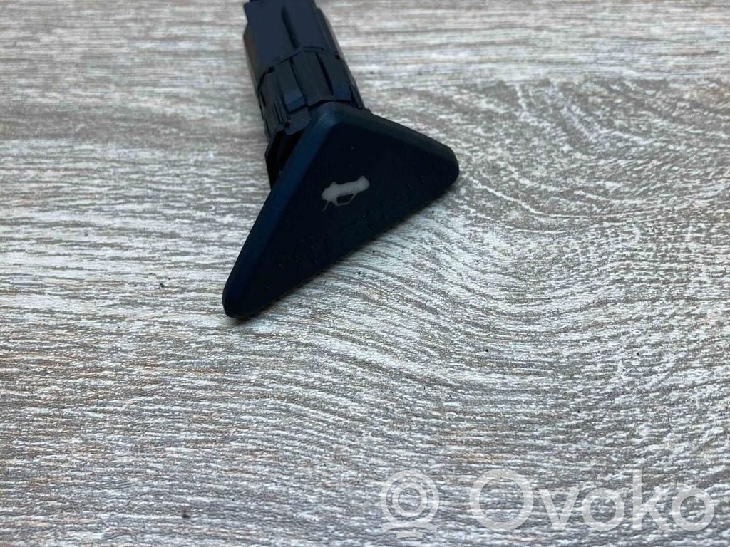 Ford Focus Tailgate/trunk/boot open switch 