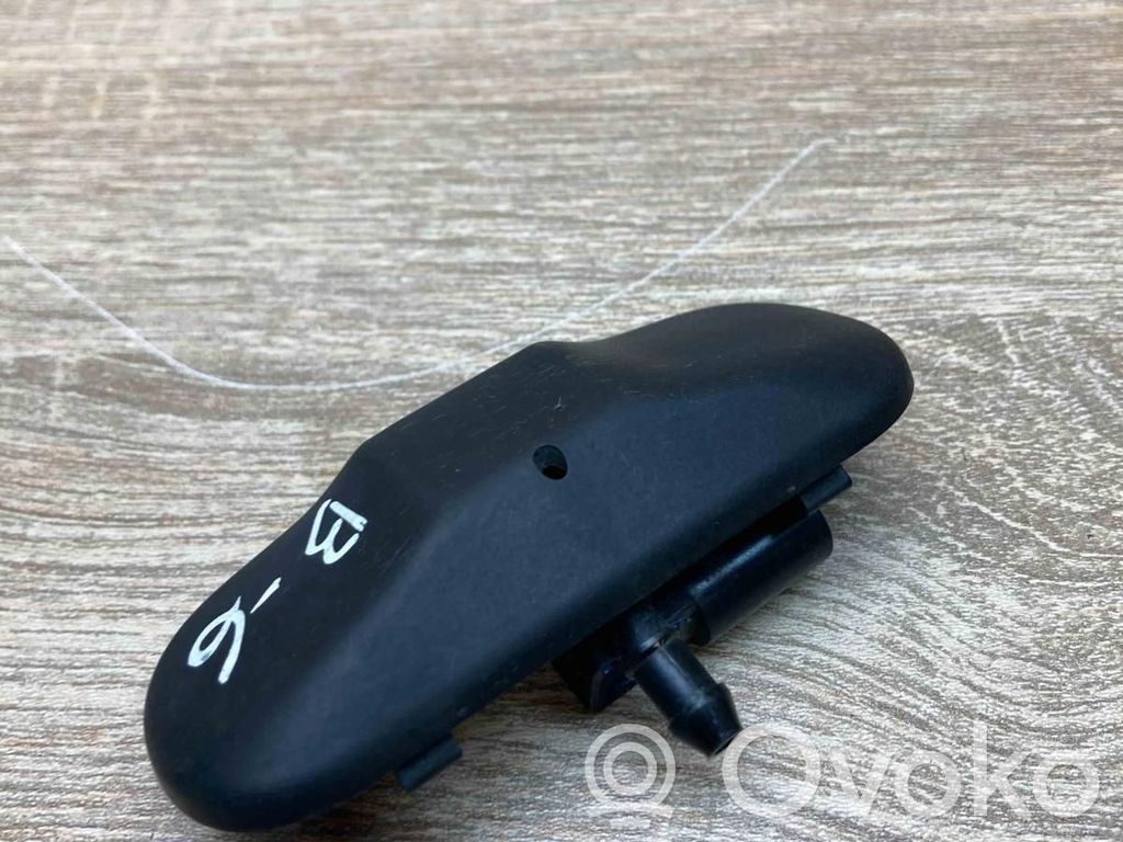 Volkswagen PASSAT B6 Difusor de agua regadora de parabrisas 