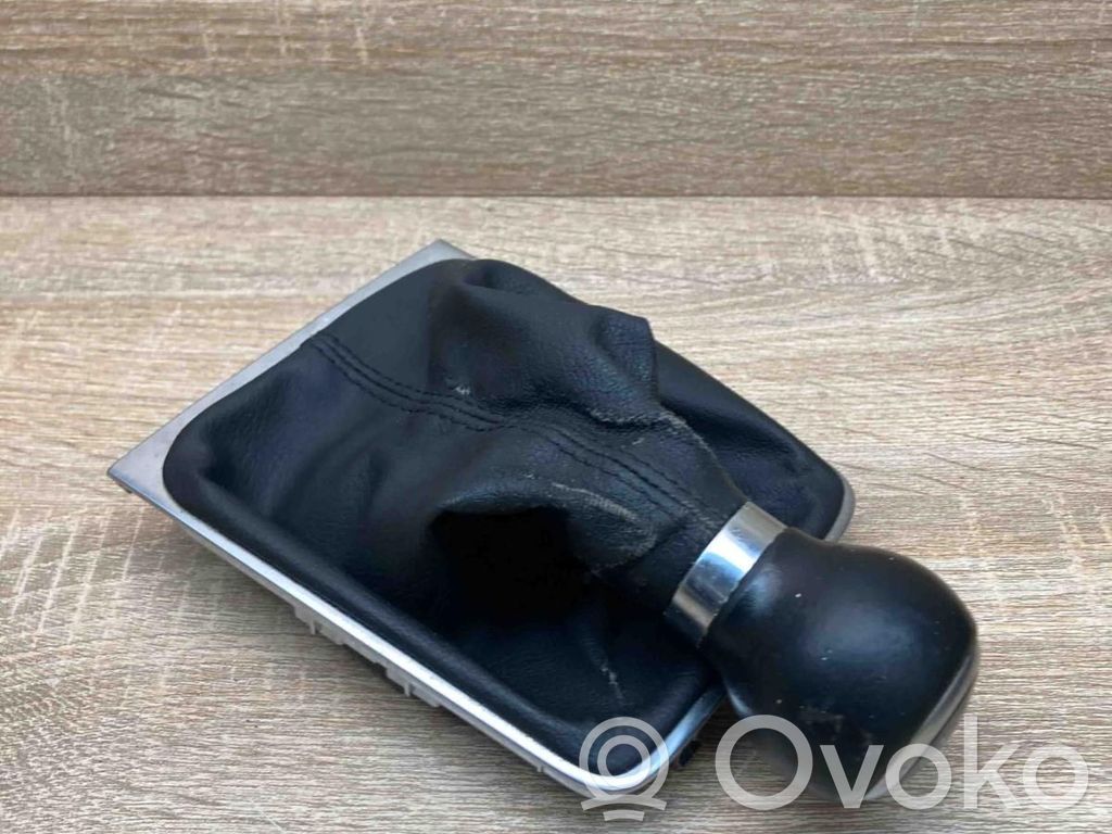 Volkswagen PASSAT B7 Vaihdevivun/vaihtajan verhoilu nahka/nuppi 