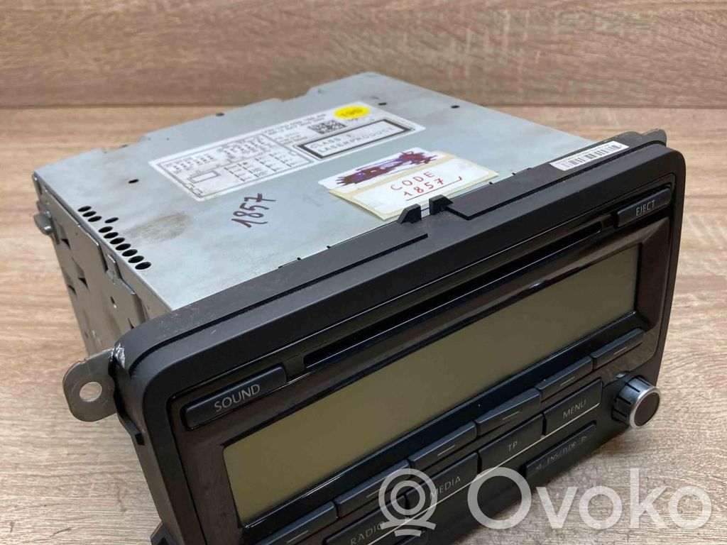 Volkswagen PASSAT B7 Radio / CD/DVD atskaņotājs / navigācija 