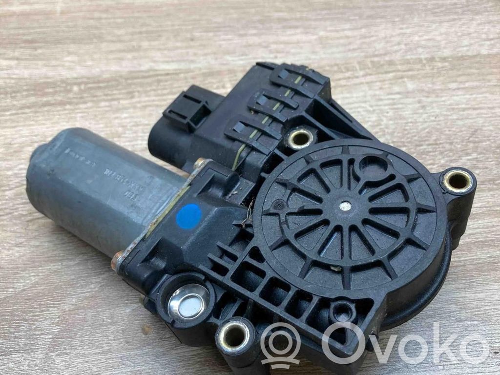 Silnik regulatora szyby drzwi przednich   0130821774,0302000256