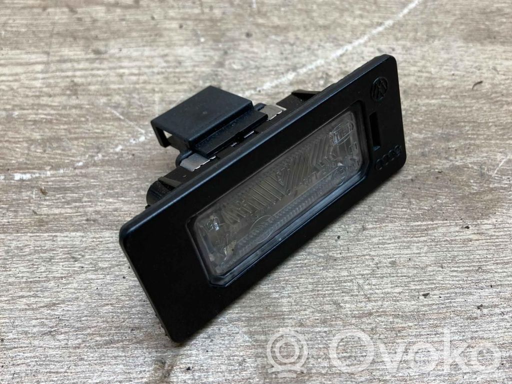 Lampa oświetlenia tylnej tablicy rejestracyjnej   8T0943021,L05