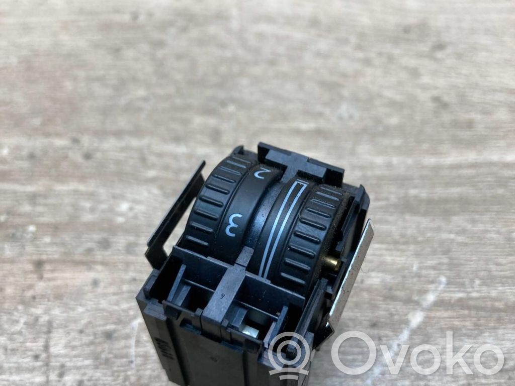 Volkswagen PASSAT B7 Comutator control nivel faruri 