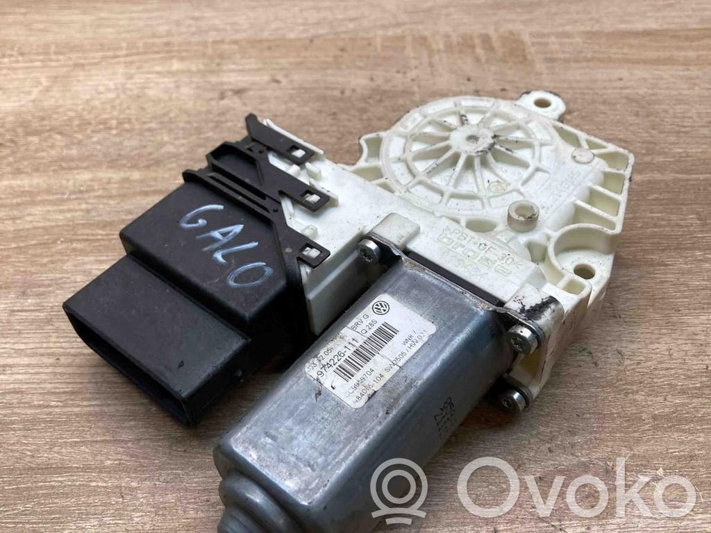 Volkswagen PASSAT B6 Motor macara geam ușă față 