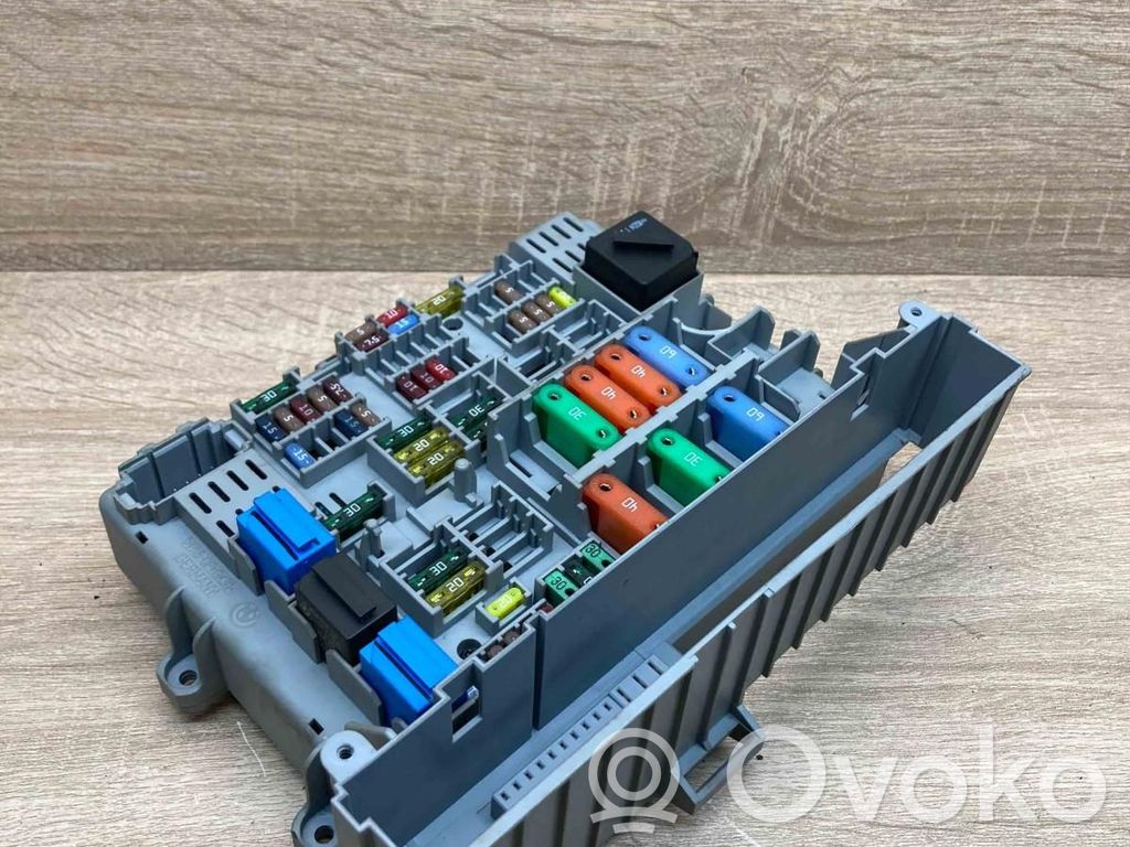 BMW 1 E81 E87 Fuse module 