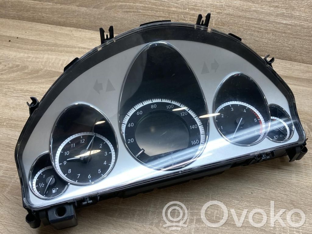 Mercedes-Benz E W212 Tachimetro (quadro strumenti) 