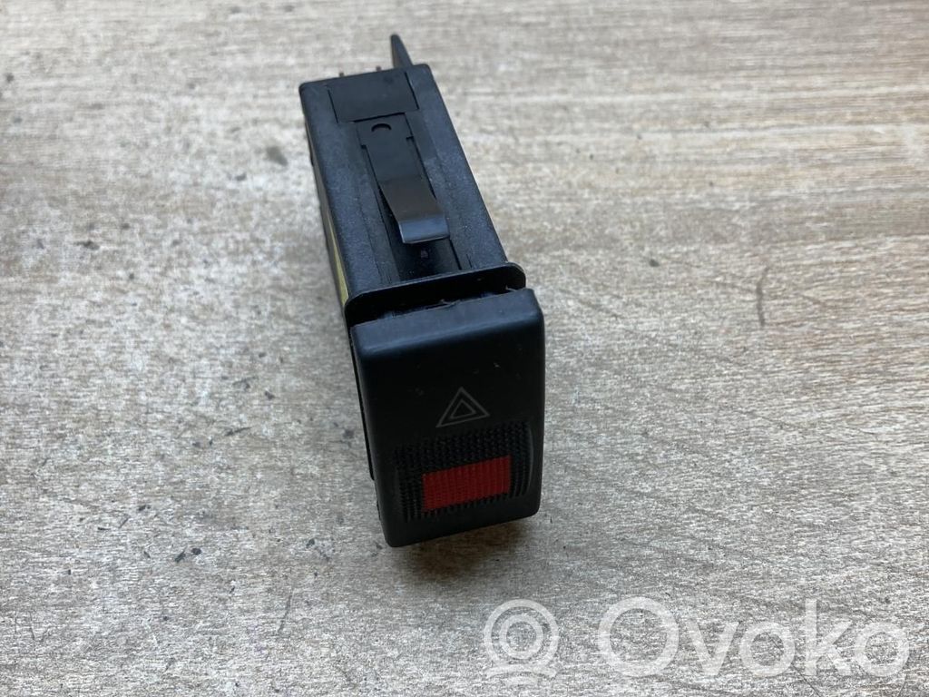 Botón interruptor de luz de peligro   8D0941509D