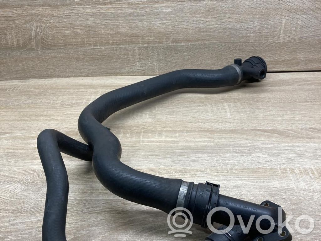 BMW 1 E81 E87 Moottorin vesijäähdytyksen putki/letku
