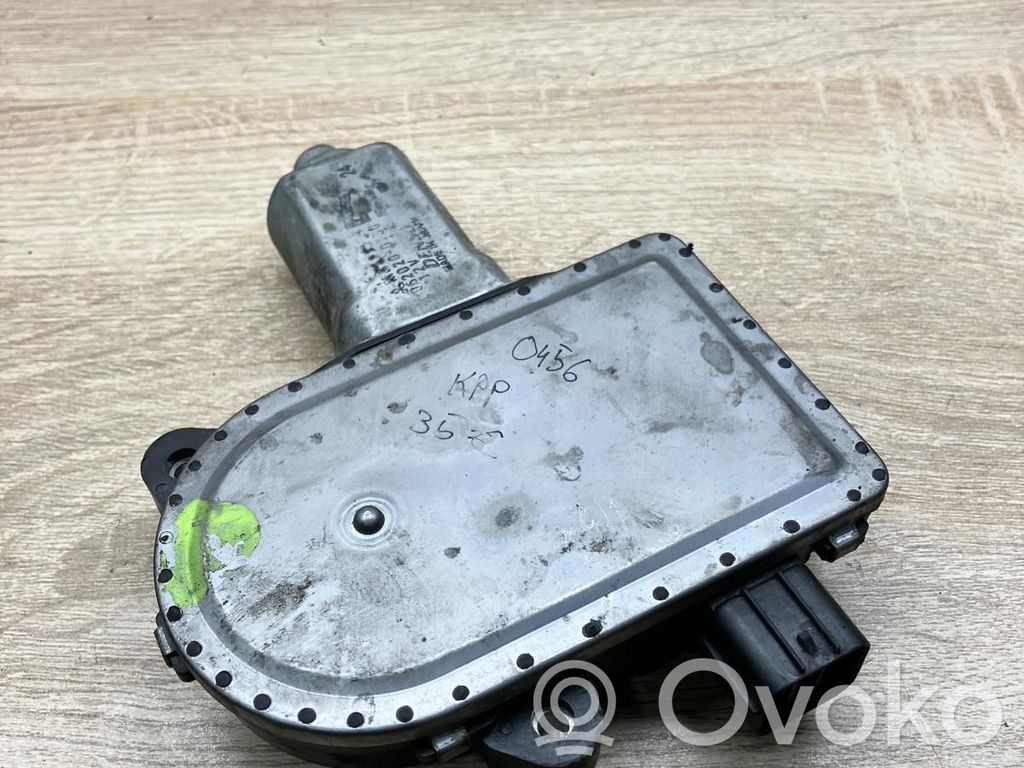 Mitsubishi Shogun Silnik regulatora szyby drzwi przednich 