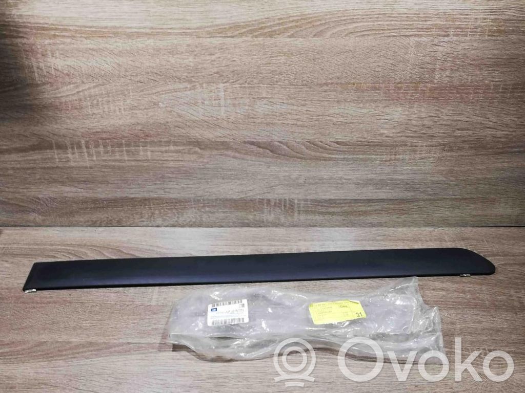 Opel Zafira B Listwa drzwi przednich