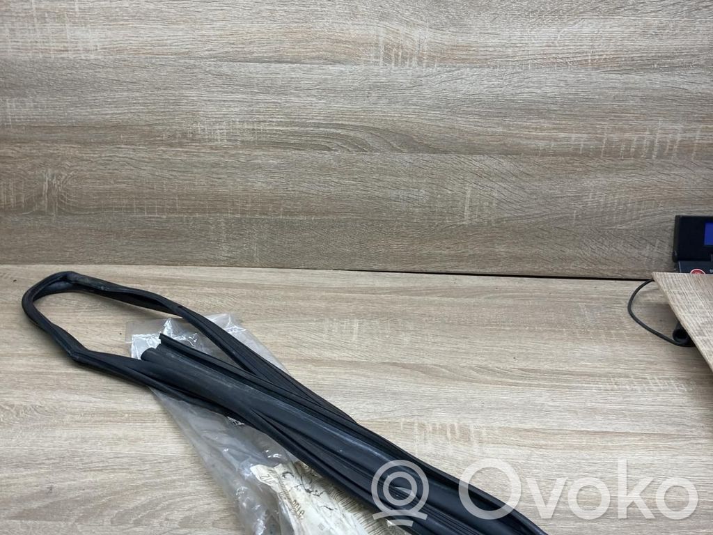 Listwa drzwi przednich   825401P000