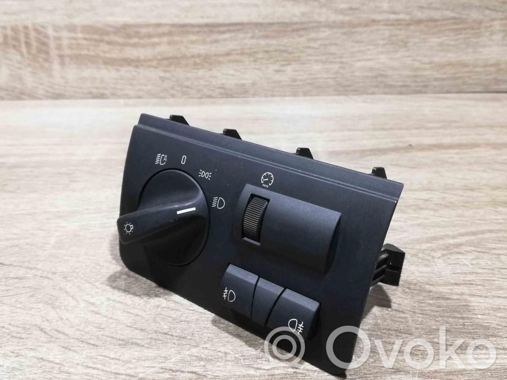 Light switch   6909775,037045061,078765