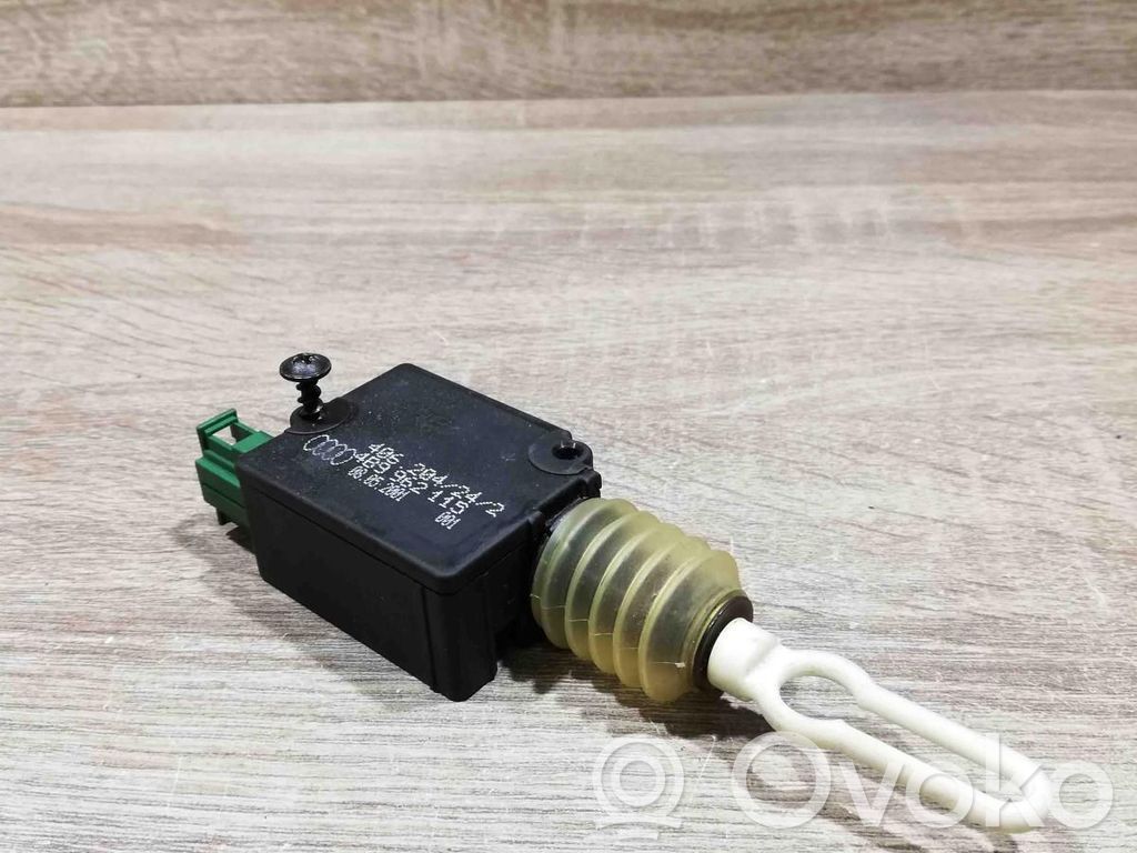 Motor de bloqueo de puertas   4B9962115
